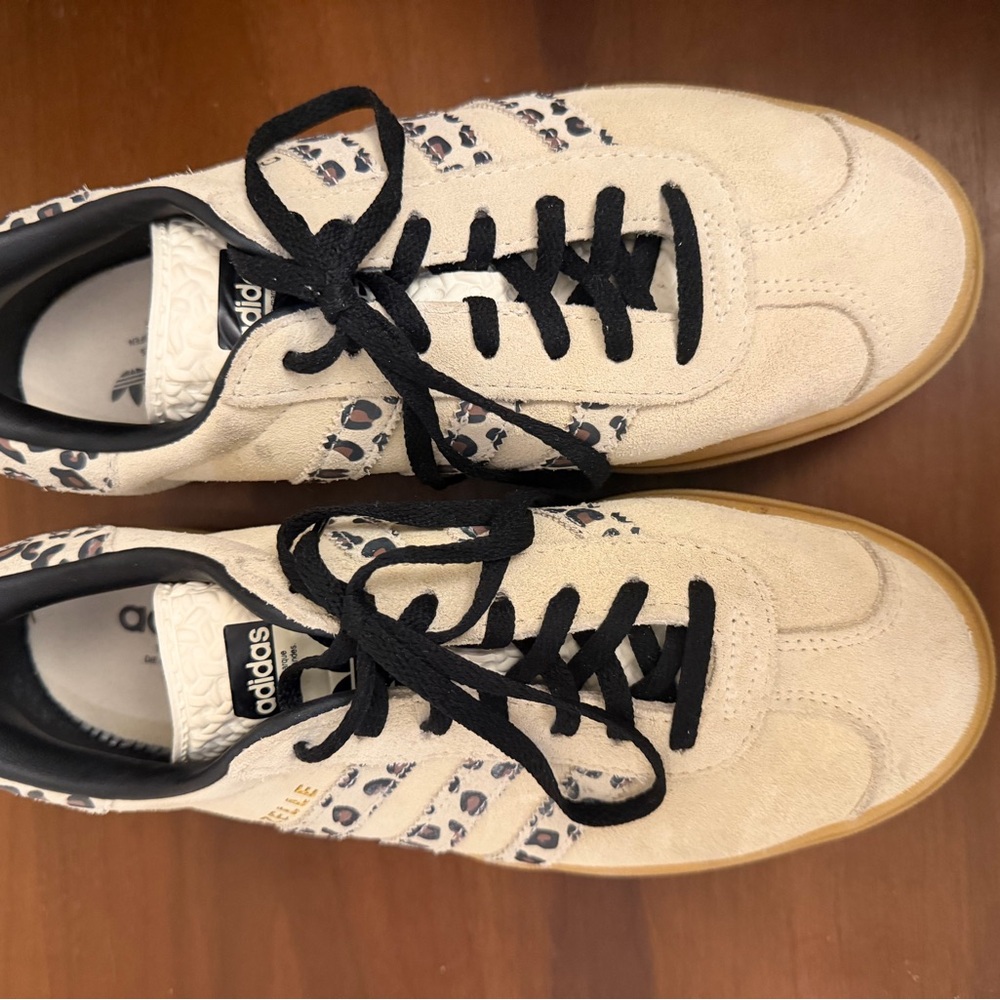 adidas Sneakers